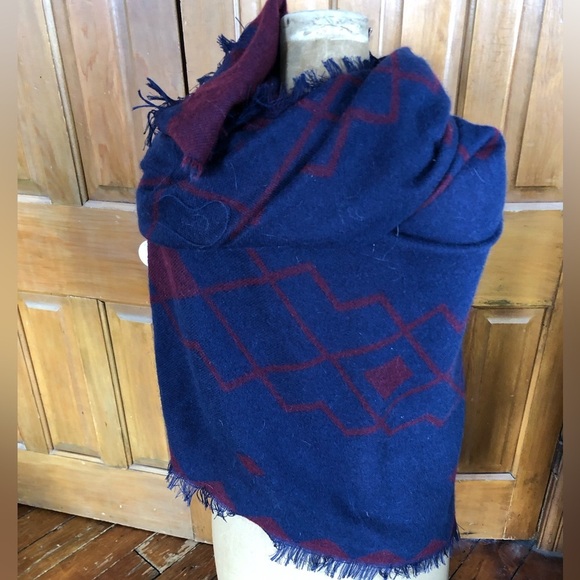 Aztec Print Blanket Scarf - Picture 3 of 11